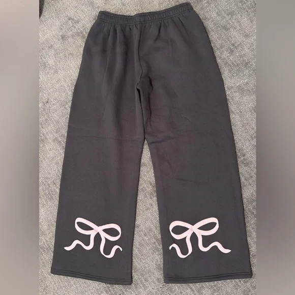 EDIKTED Bonney Bow Detail Sweatpants - Picture 3 of 5